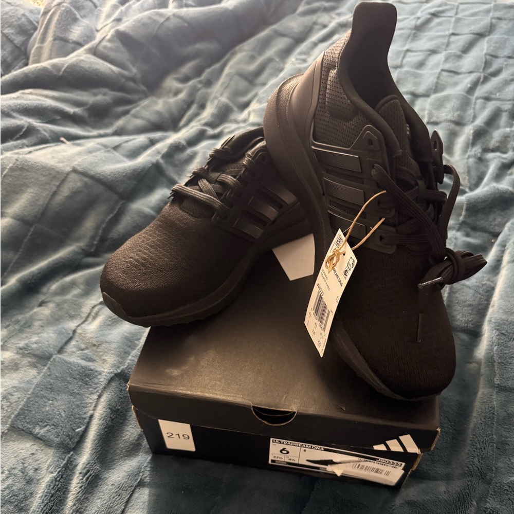Adidas Womens Triple Black Athletic Shoes